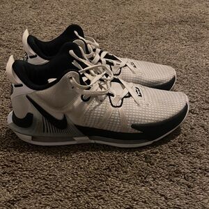 Nike Men's White and Black Athletic Shoes